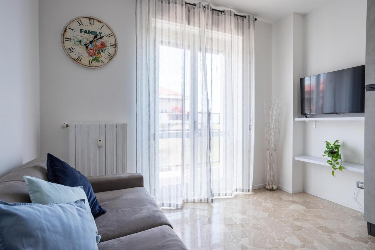 Milano City Apartments - Parking And Comfort - Spacious Apt Up To 8 Pax Exterior photo