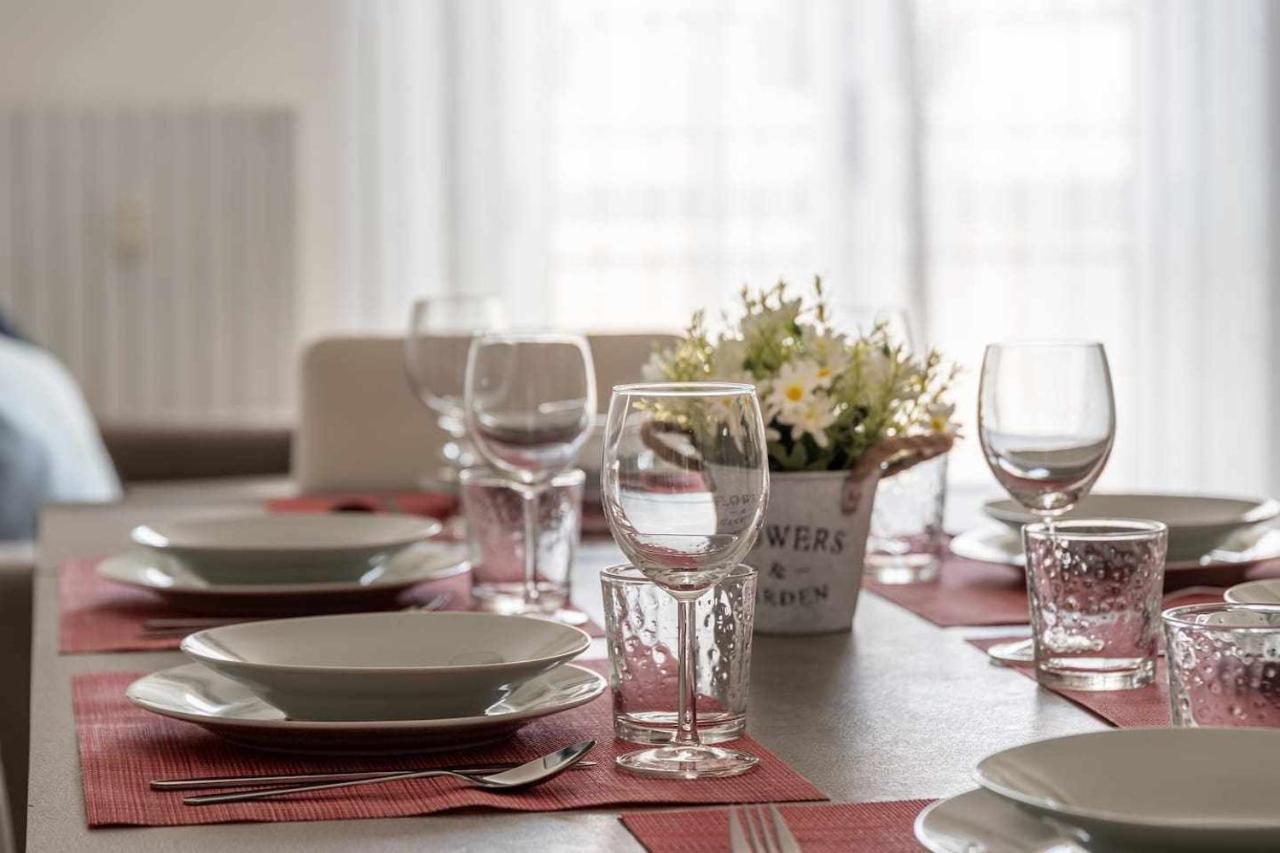 Milano City Apartments - Parking And Comfort - Spacious Apt Up To 8 Pax Exterior photo